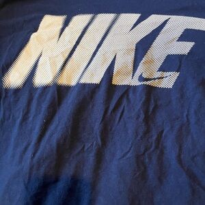 Navy blue Large Nike tee, very casual and only worn a few times💰